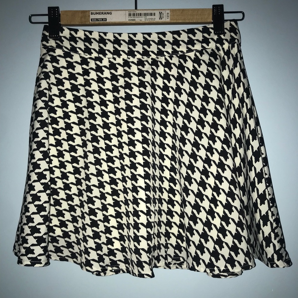 NEW Black and white skirt